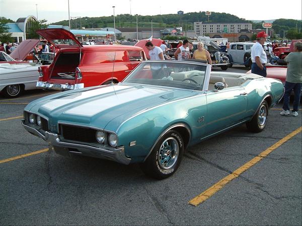 muscle car history 1969 Oldsmobile 4-4-2