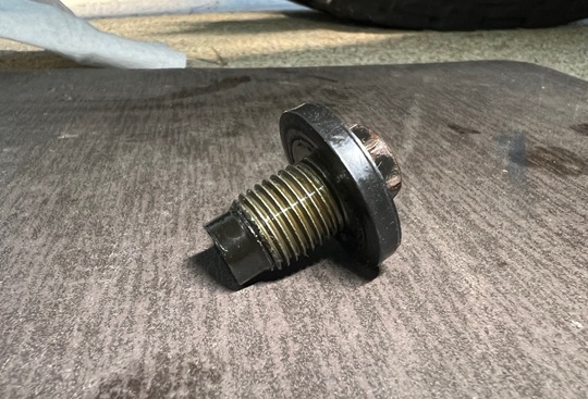 oil drain plug Jeep Wrangler 3.6 engine